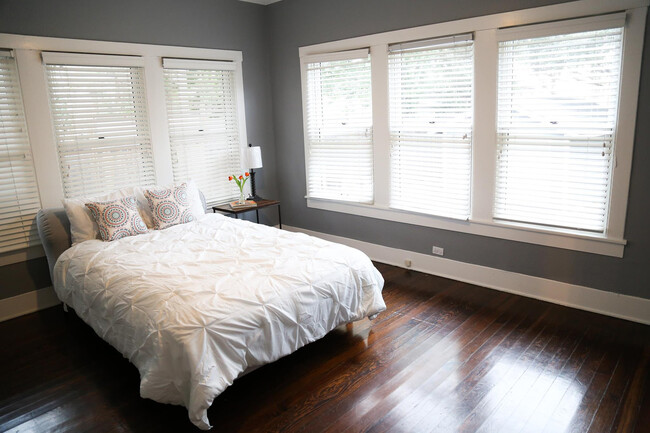 Building Photo - ALAMO HEIGHTS CRAFTSMAN COTTAGE