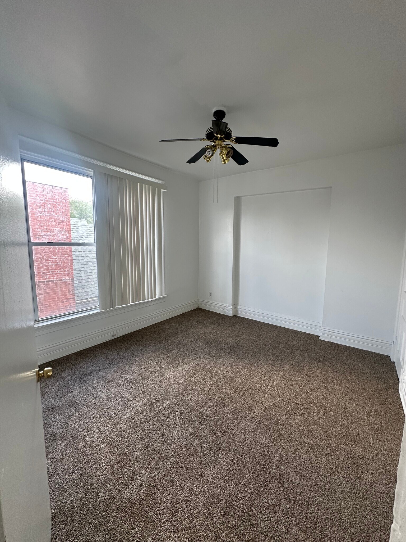 Building Photo - 6506 S Yale Ave