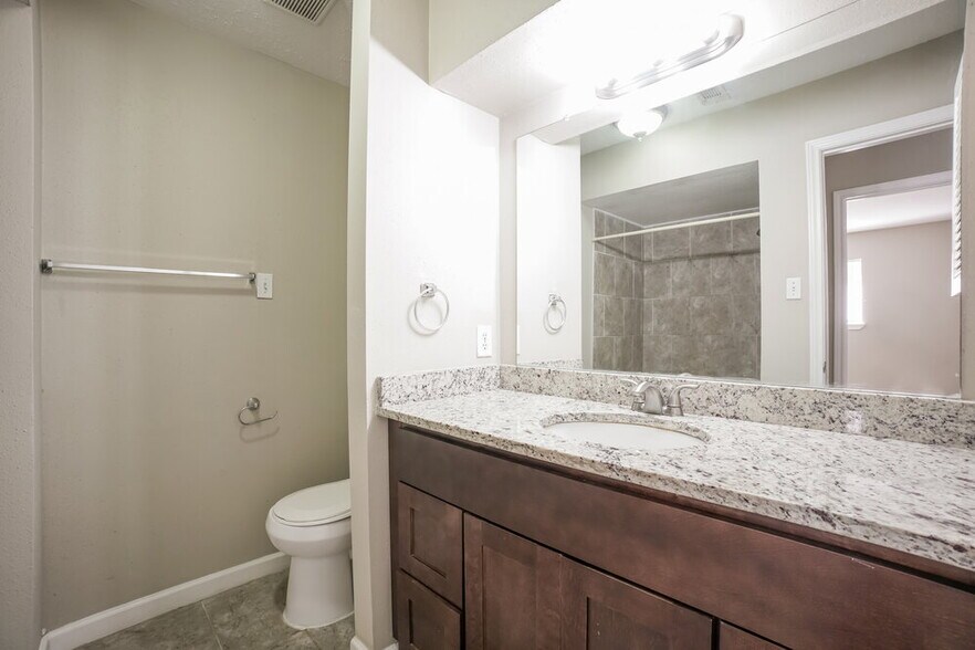 Building Photo - 7659 Athlone Dr