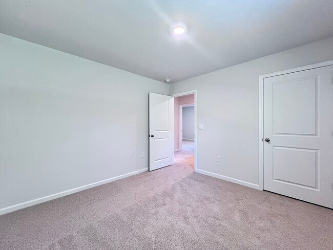 Building Photo - 258 Palm Dr