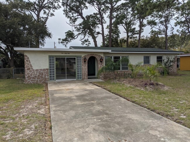 Building Photo - 169 Pinecrest St