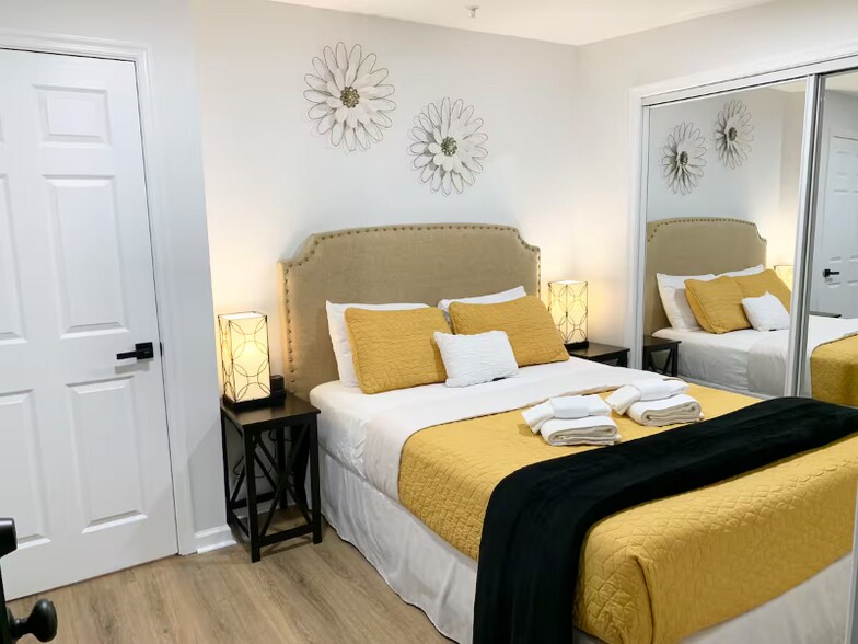 Building Photo - 1600 S Charles St