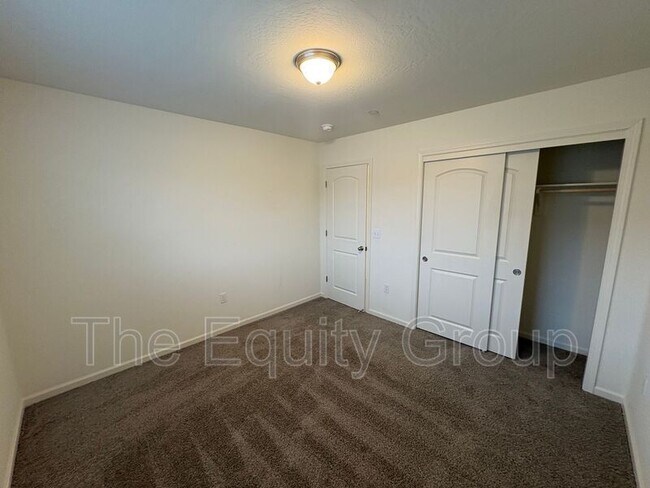 Building Photo - 1946 E School Ave