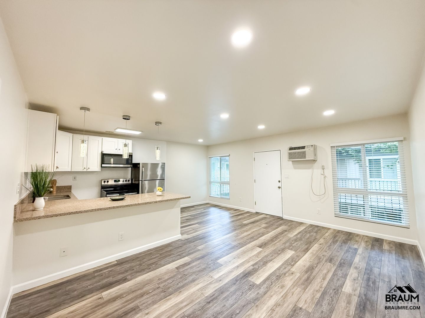 Building Photo - 5611 Fulcher Ave