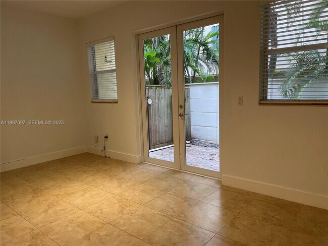 Building Photo - 2845 Coconut Ave