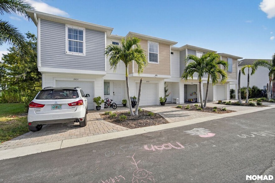 Building Photo - 2433 6th Ave Dr E