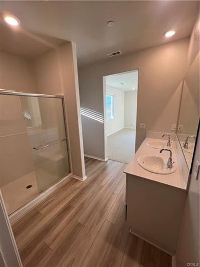 Building Photo - Spacious and beautifully appointed 5-bedroom, 3-bathroom home