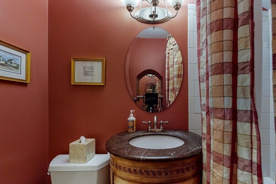 Building Photo - 127 Pinckney St