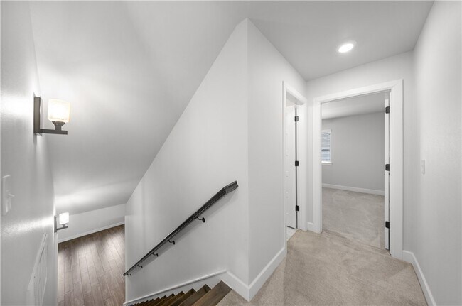 Building Photo - 1140 Hope St