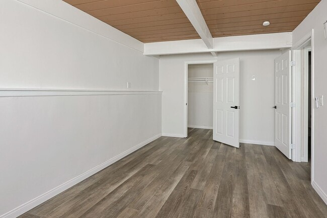 Building Photo - Spacious 5-Bedroom, 3-Bath Home – Convenie...
