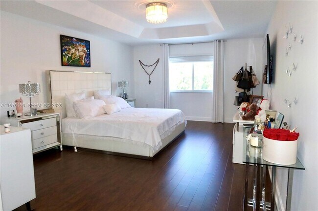 Building Photo - 10923 NW 70th St