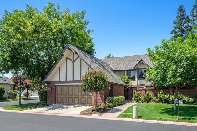 Primary Photo - 2830 W Kensington Ln