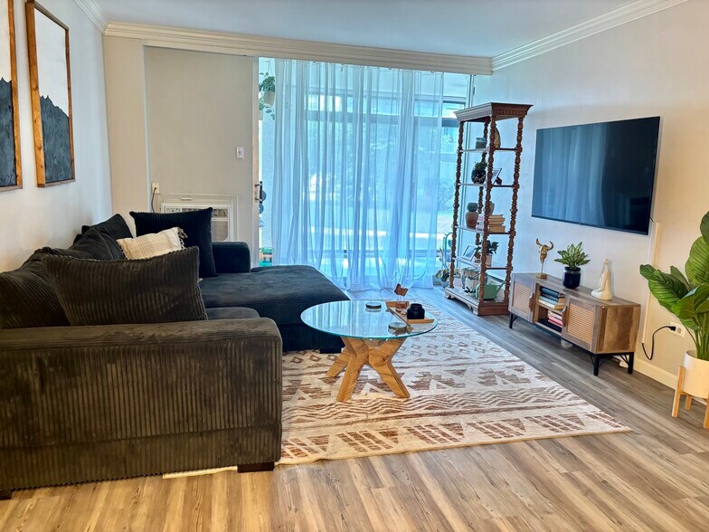 Living Room - 1111 Ash St