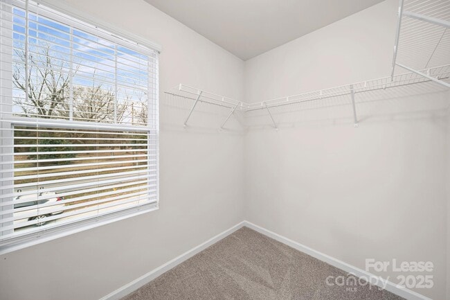 Building Photo - 916 S Battleground Ave