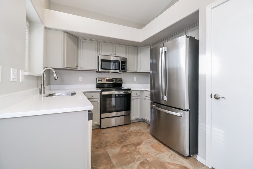 Building Photo - 12913 W Sheridan St