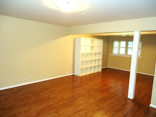 Building Photo - 680 White Pine Rd