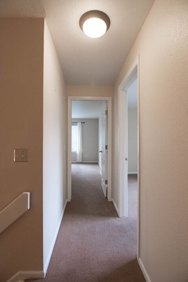 Building Photo - Beautiful 2bd/2ba Townhome in Downtown Louisville!