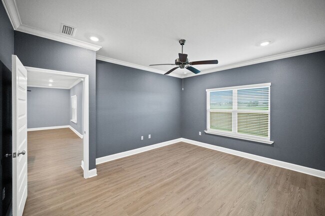 Building Photo - AVAILABLE IN NOVEMBER - Don't miss this op...