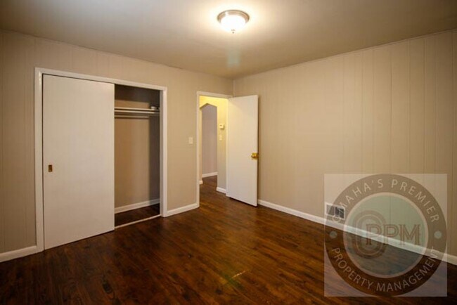 Building Photo - 3 Bedroom / 1 Bath Home! | Omaha, Ne