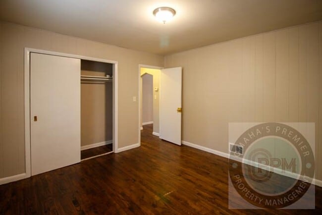 Building Photo - Fall Move In Special $495.00 off Deposit! ...
