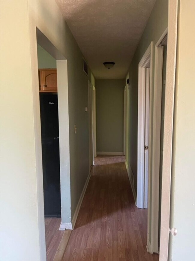 Building Photo - 3 Bed, 1 Bath House with a partially finished basement with fenced back yard