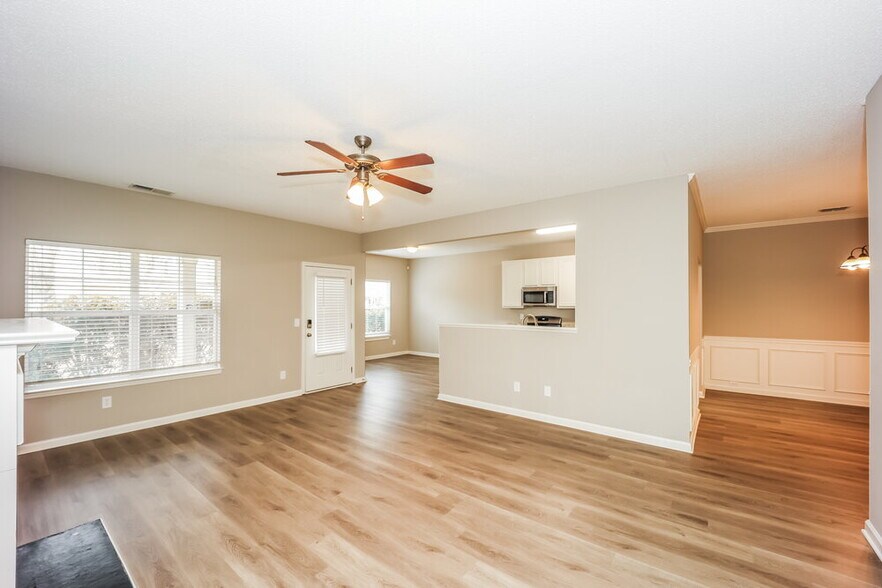 Building Photo - 171 Stillwood Dr