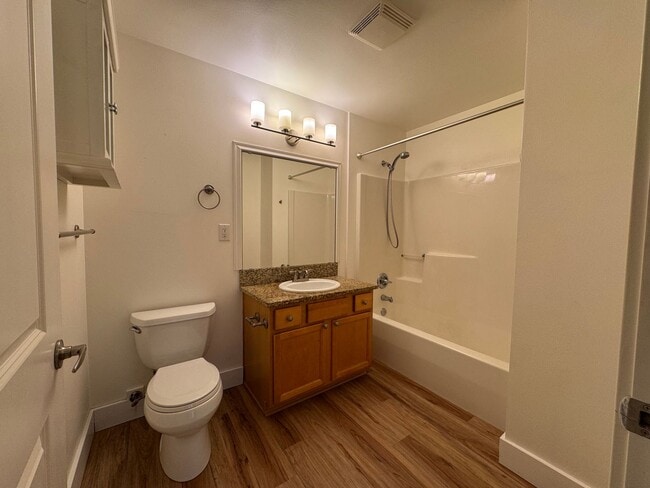 Building Photo - 1 Bed 1 Bath Condo Unit in Downtown Bellingham with Garage Parking