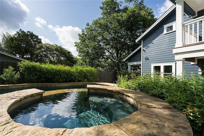 Building Photo - 502 Terrace Dr