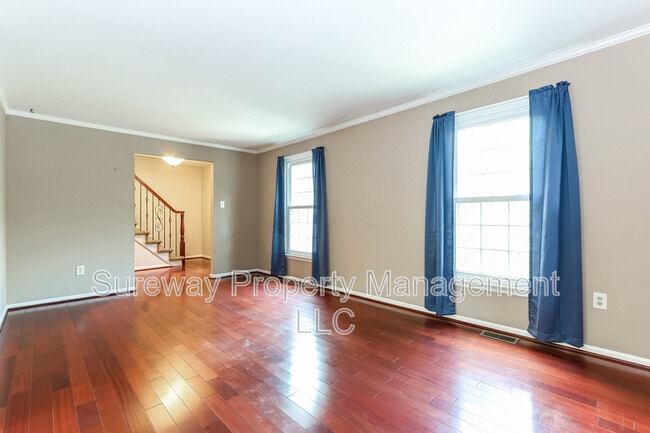 Building Photo - 44 Red Oak Dr