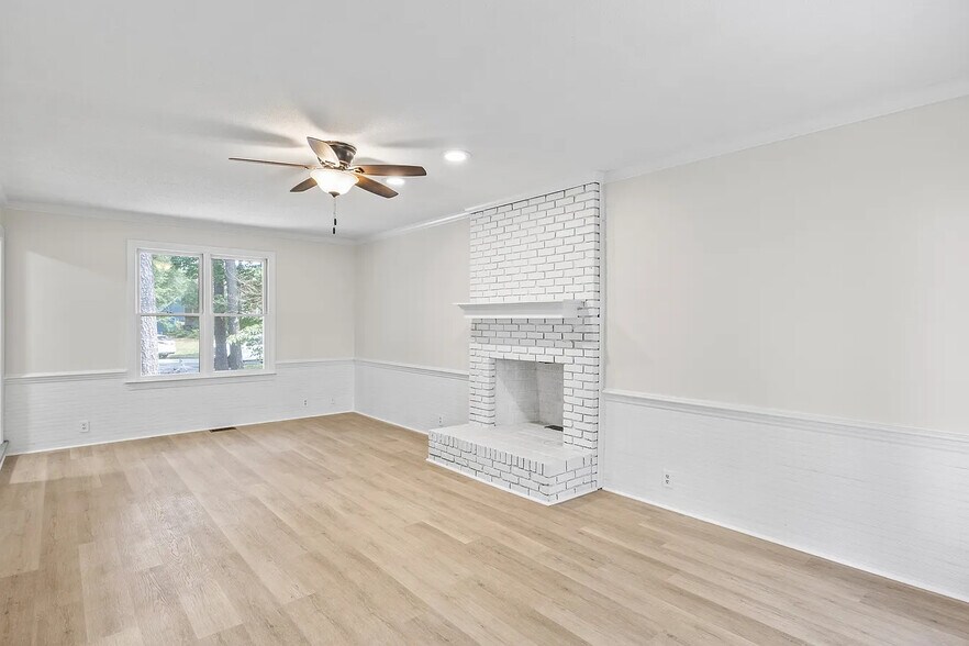Building Photo - 623 Elmwood Ct