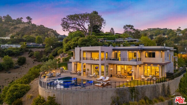 Building Photo - 2501 Zorada Dr