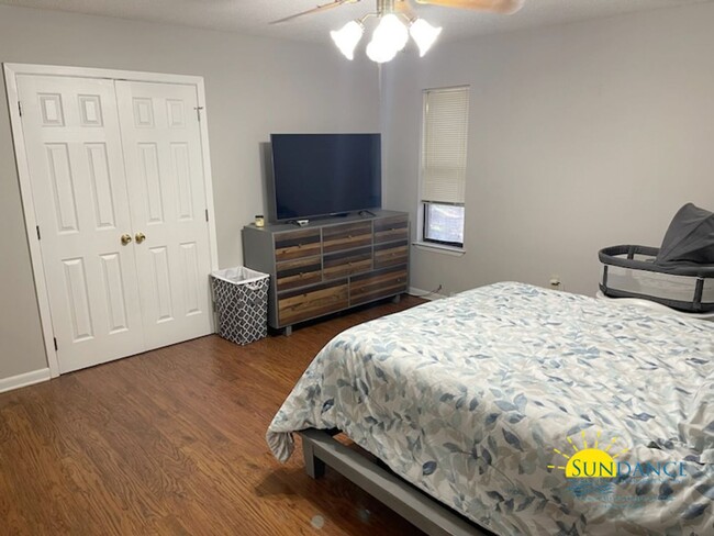 Building Photo - Charming 3-Bedroom Brick Home in Bluewater...