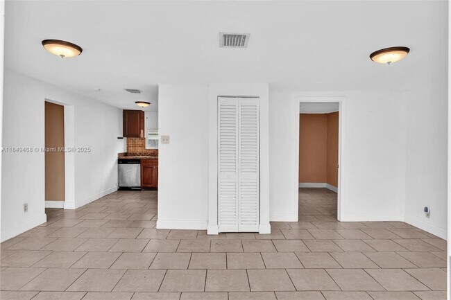 Building Photo - 520 NW 60th Way