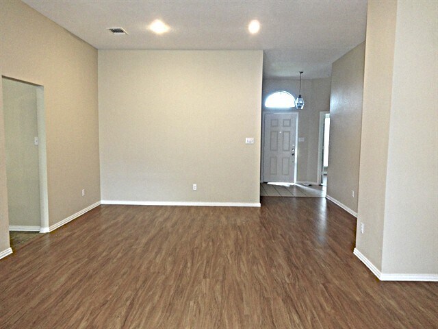 Building Photo - 1373 Meadowbrook Ln