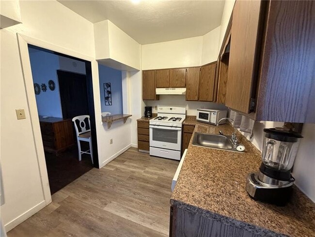 Building Photo - 510 Ivory Ave