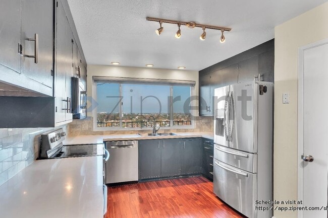 Building Photo - 341 Malcolm Ave