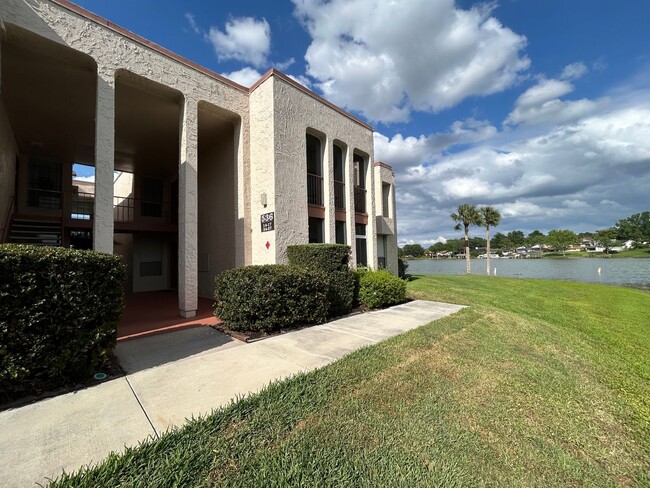 Building Photo - Available Mid April - Lovely 2/2 in in Alt...