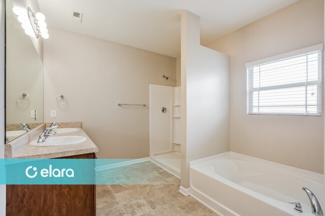 Building Photo - 215 Village Springs Dr