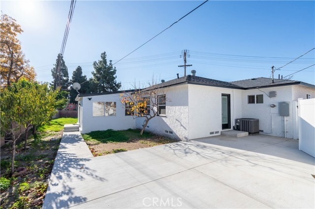 Building Photo - 8330 Glenoaks Blvd