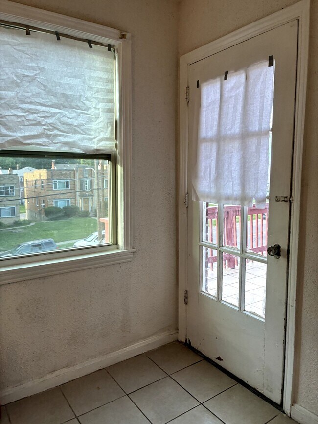 Building Photo - 2345 Losantiville Ave