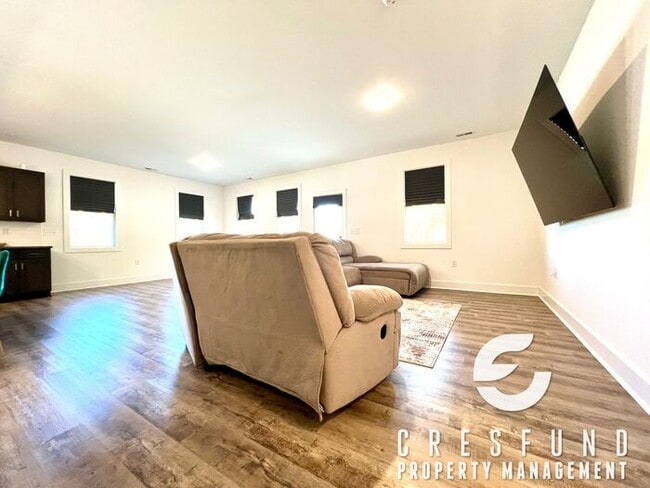 Building Photo - Close to FORT BRAGG - PRICE JUST REDUCED t...