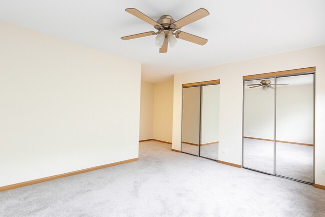 Building Photo - 2476 Oneida Ln