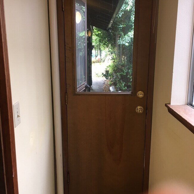 Building Photo - $4900 / 6br - University/ Wallingford House! 6BR/3BTH
