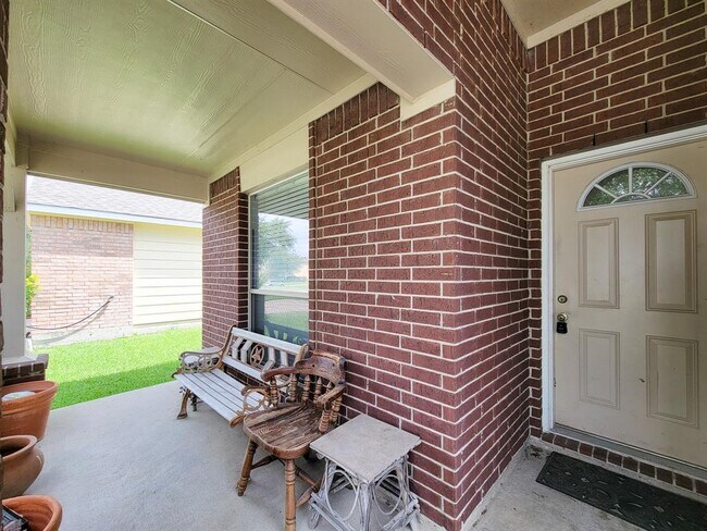Building Photo - 2131 Cold River Dr