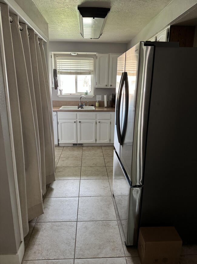 Building Photo - 1405 E Bergeson St