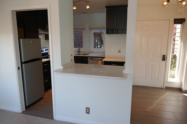 Building Photo - ONE LEVEL TOP-UNIT CONDO IN HEADLANDS WITH STUNNING BAY VIEWS