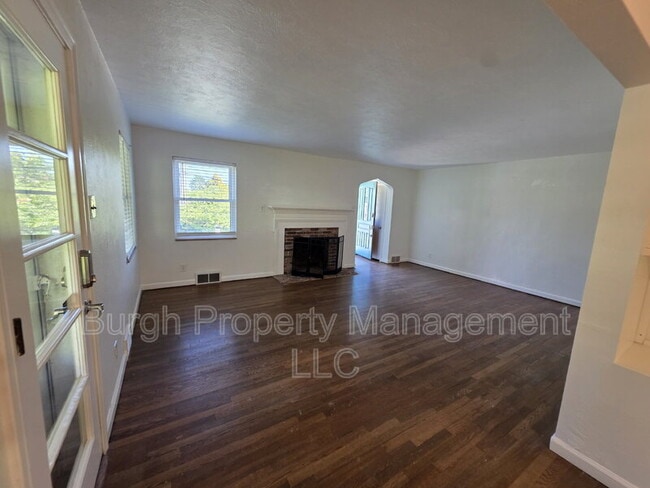 Building Photo - 300 Maxwell Dr