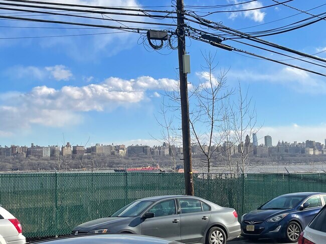 Building Photo - 152 Undercliff Ave