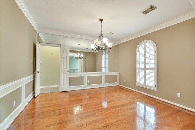 Building Photo - 5803 Song Ridge Ct