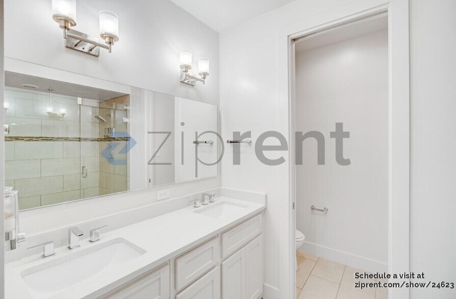 Building Photo - 3010 Zenia Dr